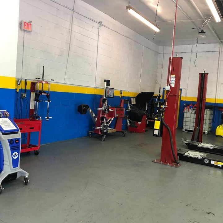 Wide shop floor with lifts and tire machine